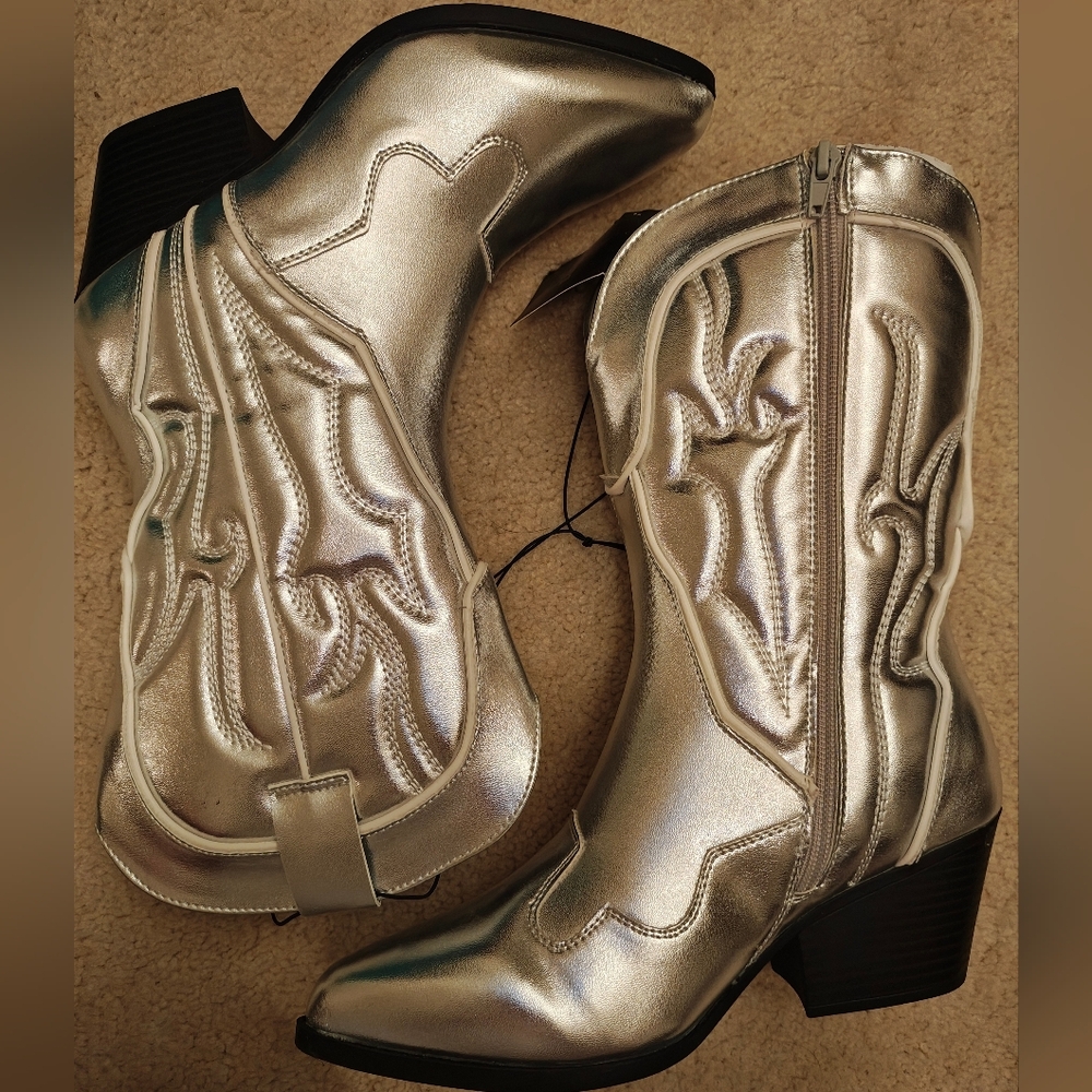 New Forever 21 Silver Metallic Western Cowboy Boots. - Picture 3 of 10